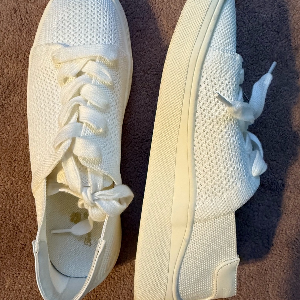 Tommy Bahama Women's White Casual Sneakers NEW Women’s 8M or 8.5M
